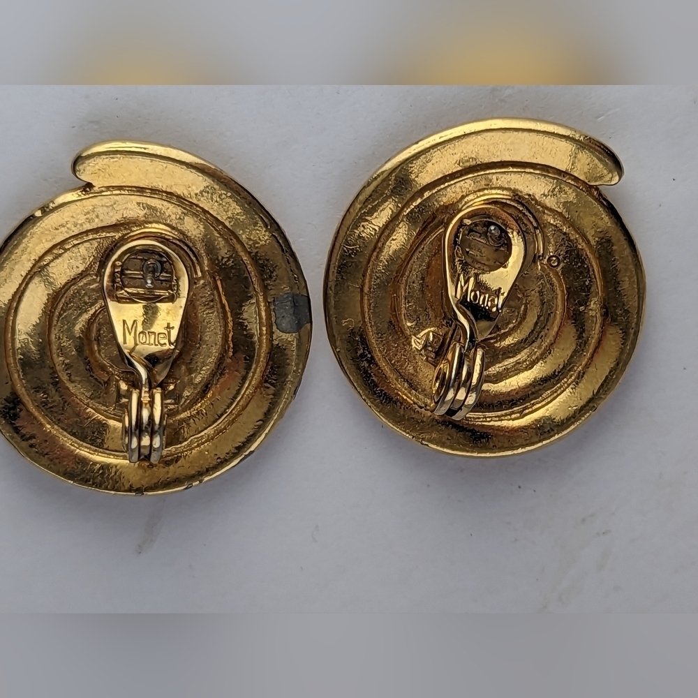 Monet Disk Earrings Signed Vintage Hammered 10kt gp gold toned coiled circular - Picture 2 of 11